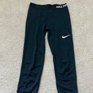 Black Nike capri leggings